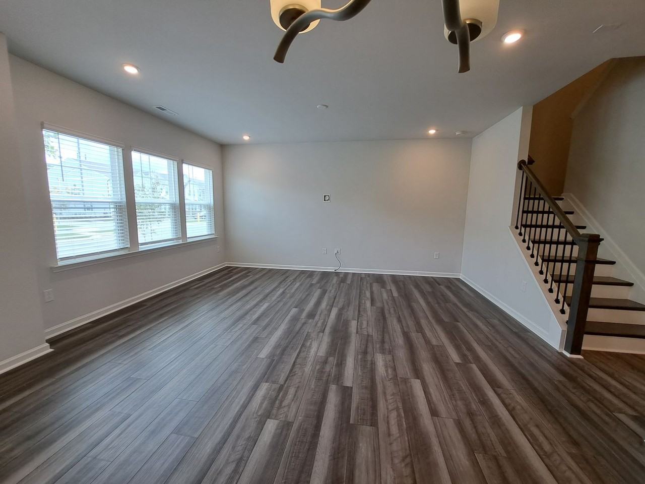 403 Parker Station Ave - Photo 3 of 27