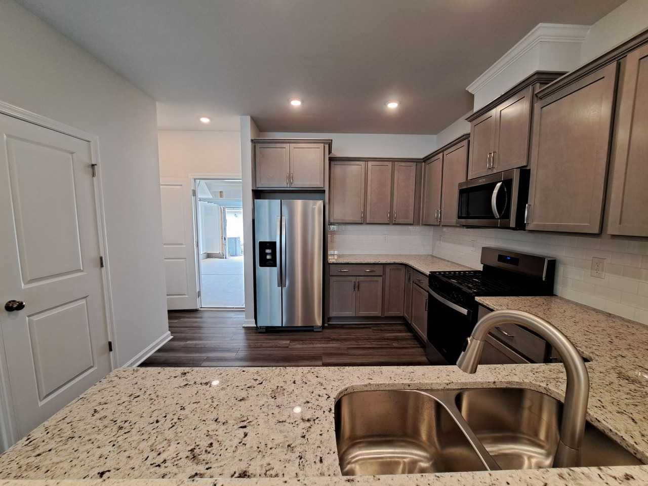 403 Parker Station Ave - Photo 5 of 27