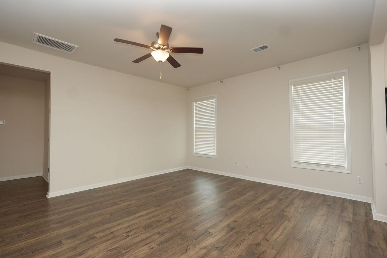 3774 Yorkshire Pl - Photo 5 of 14