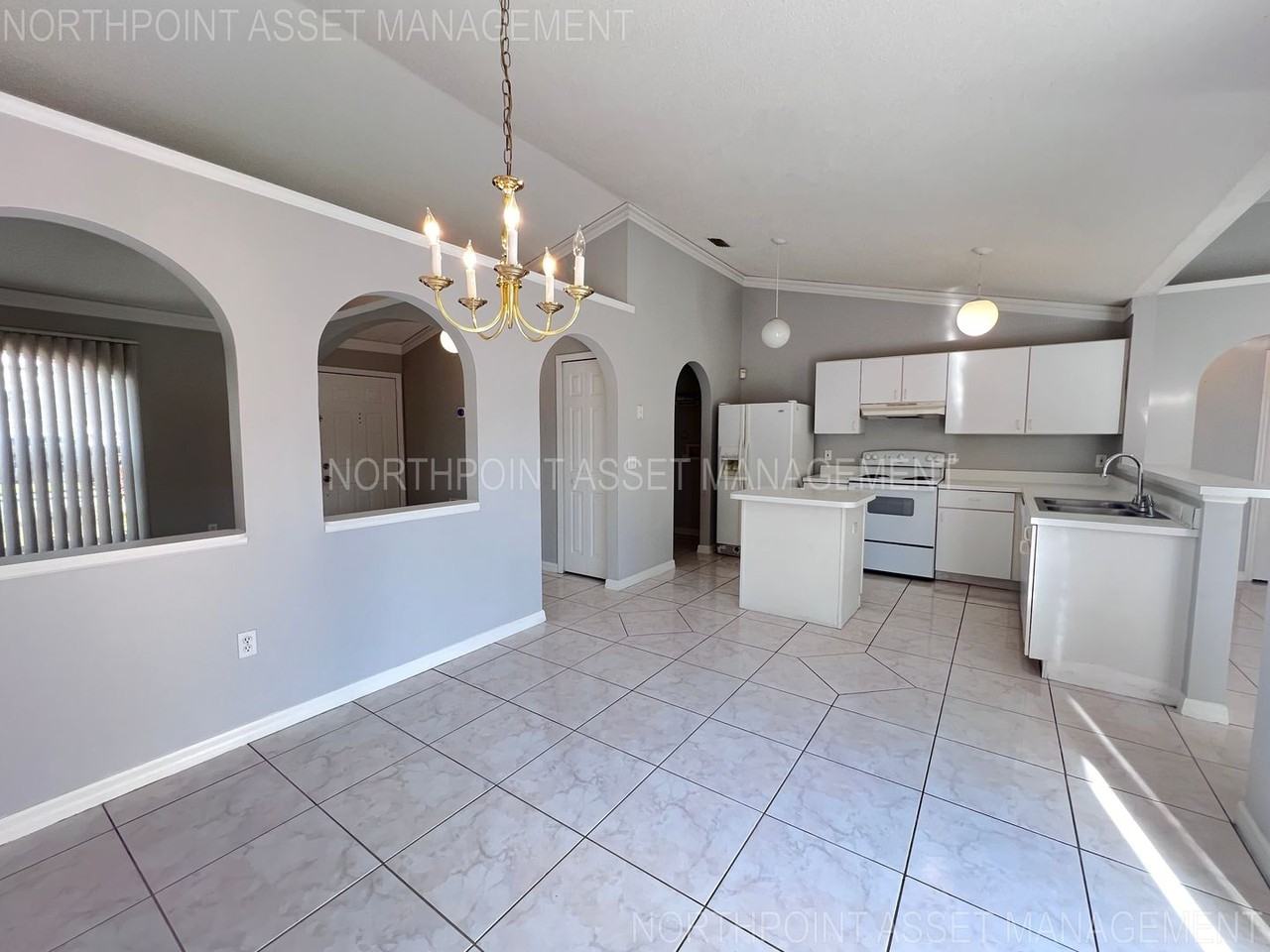 220 Canterbury Ct - Photo 7 of 28