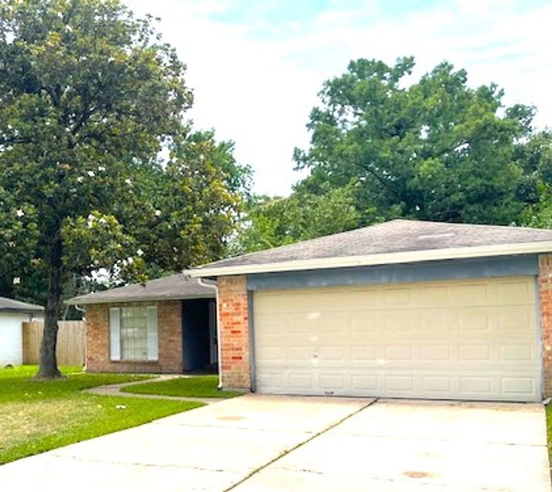 23107 Summergate Dr - Photo 2 of 19