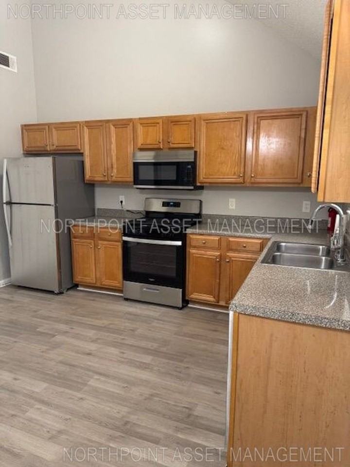 6786 Derby Ave - Photo 4 of 18