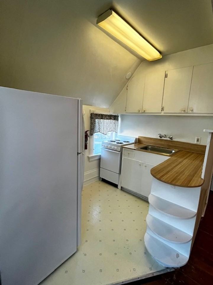 Vintage Character, Urban Convenience—Live the Best of Both at 523 N I Street - Photo 7 of 14