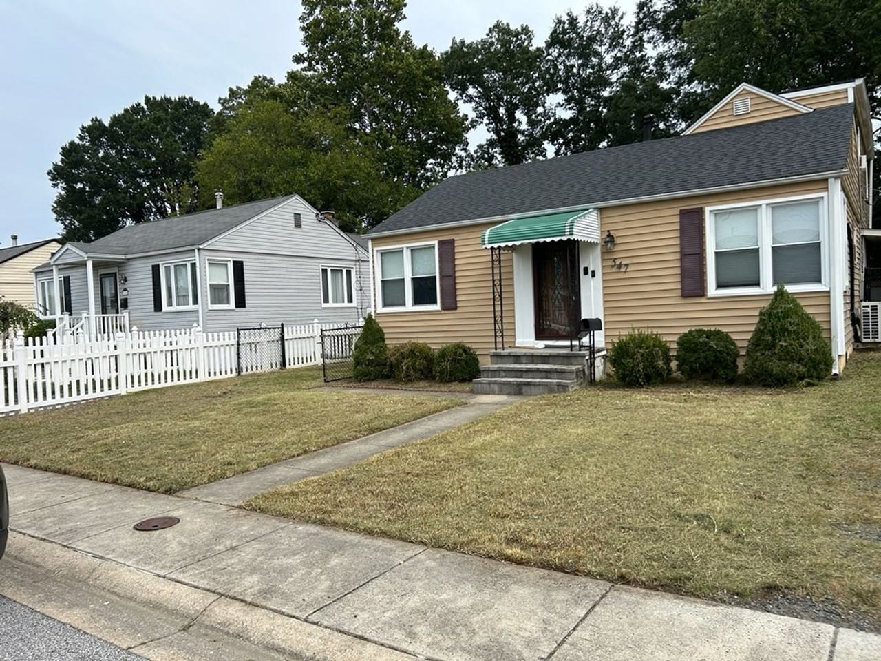 547 Munroe Cir - Photo 2 of 28