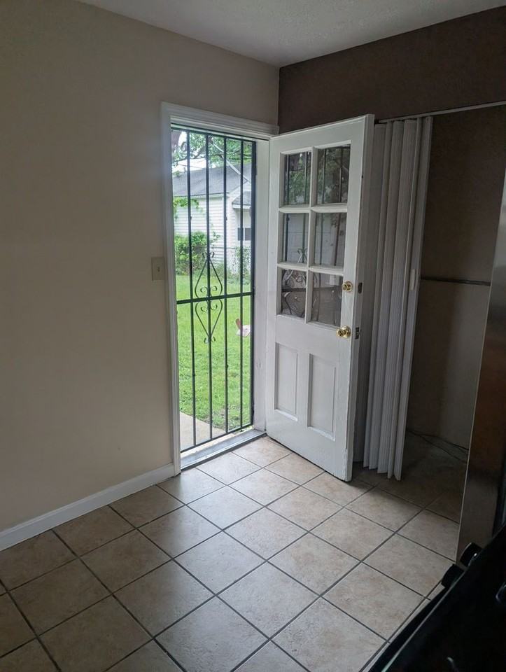 26931 Shirley Ave - Photo 2 of 18