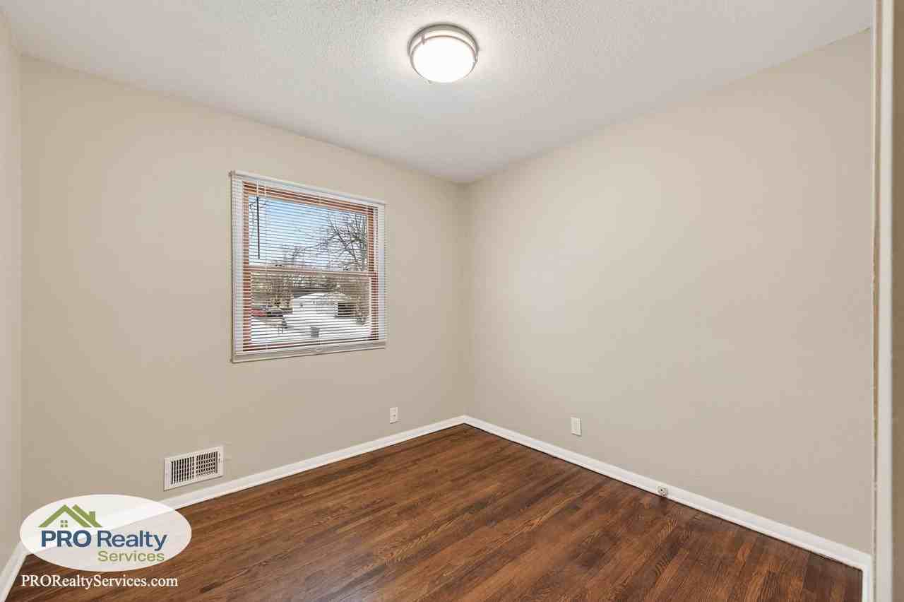 1755 Oakwood Dr - Photo 7 of 28