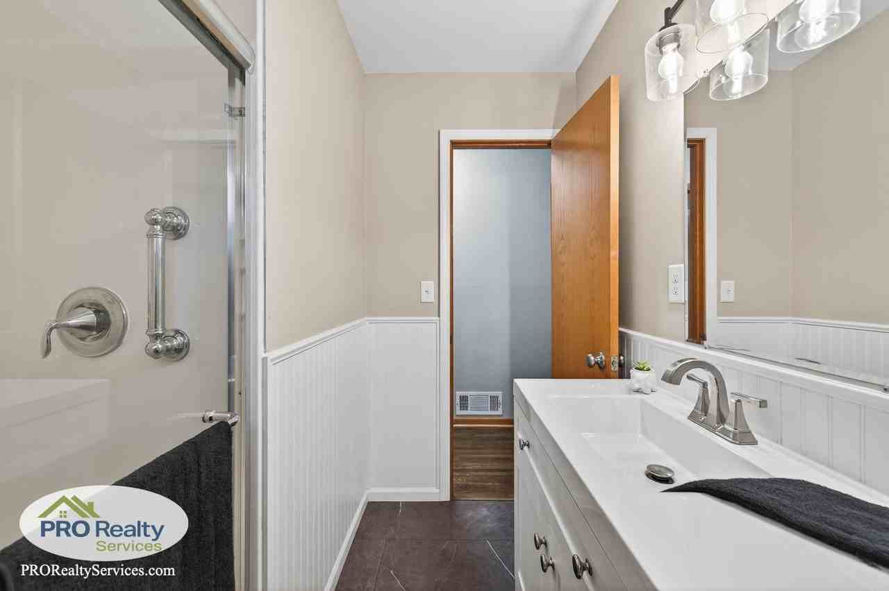 1755 Oakwood Dr - Photo 7 of 29