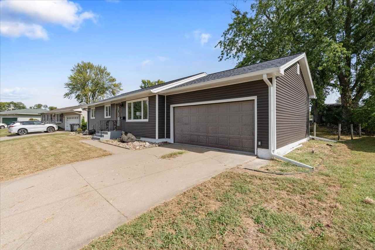 1237 Hilltop Dr - Photo 2 of 38