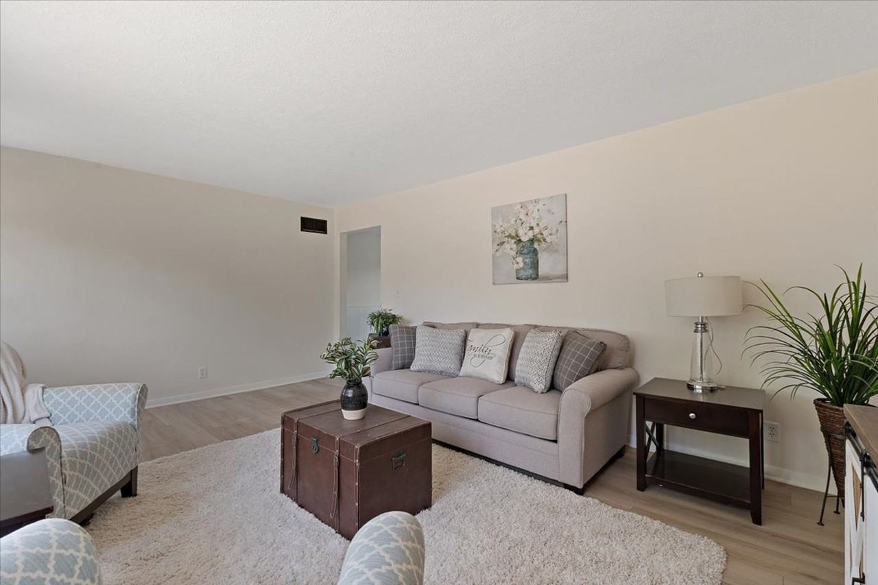 1237 Hilltop Dr - Photo 4 of 38