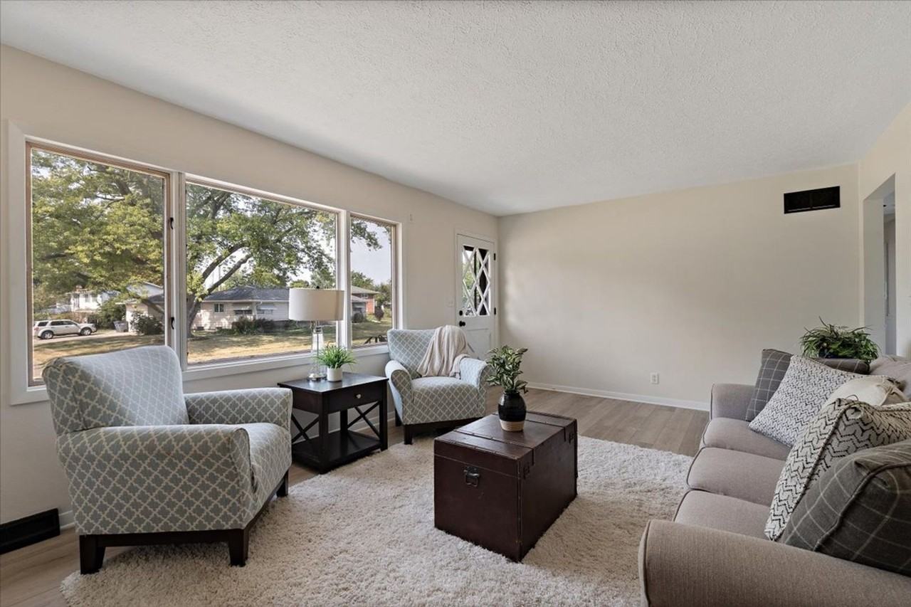 1237 Hilltop Dr - Photo 7 of 38