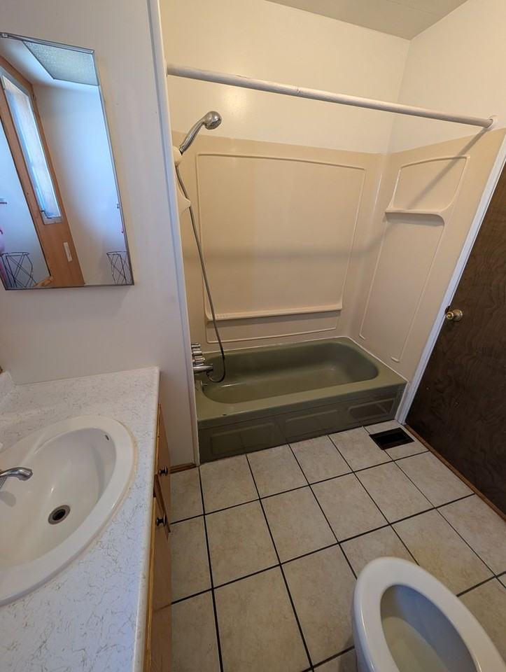 4016 Mack Ave - Photo 7 of 9