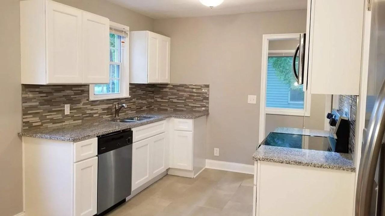 1005 Aladdin Dr - Photo 2 of 20