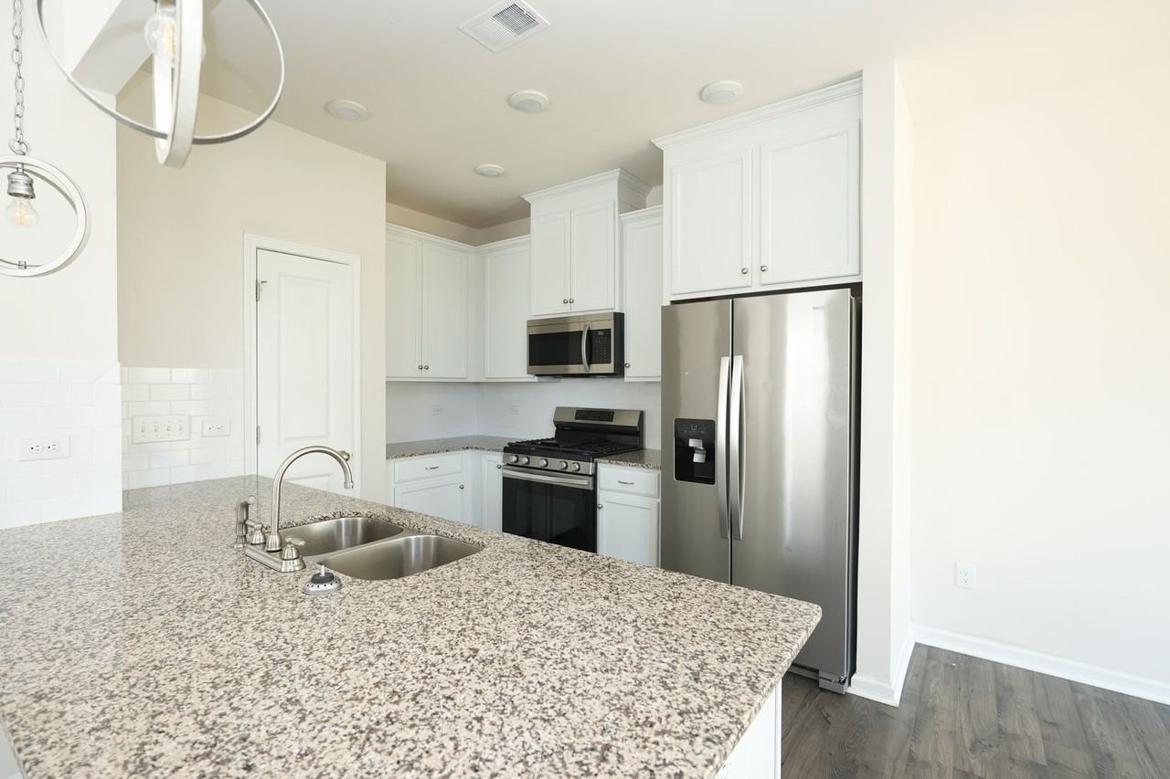 3805 Yorkshire Pl - Photo 3 of 23