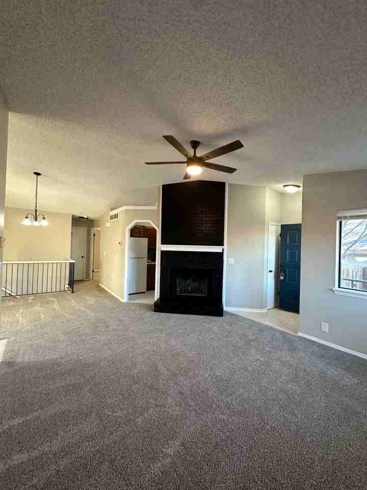 5345 S Mosley St - Photo 3 of 23