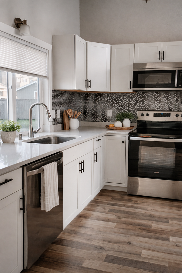 140 6th Ave Sw - Photo 2 of 3