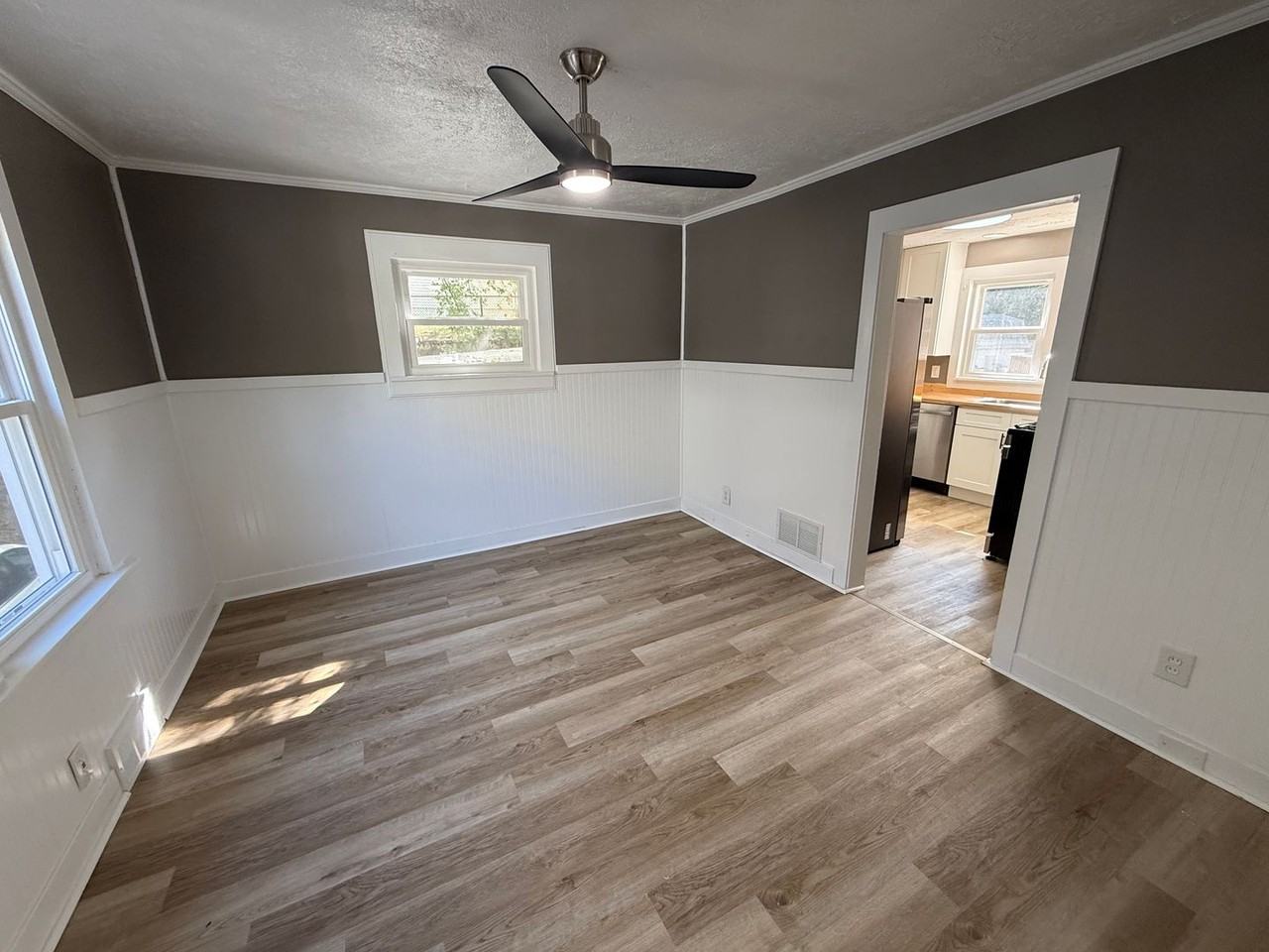 1181 Pondview Ave - Photo 5 of 18