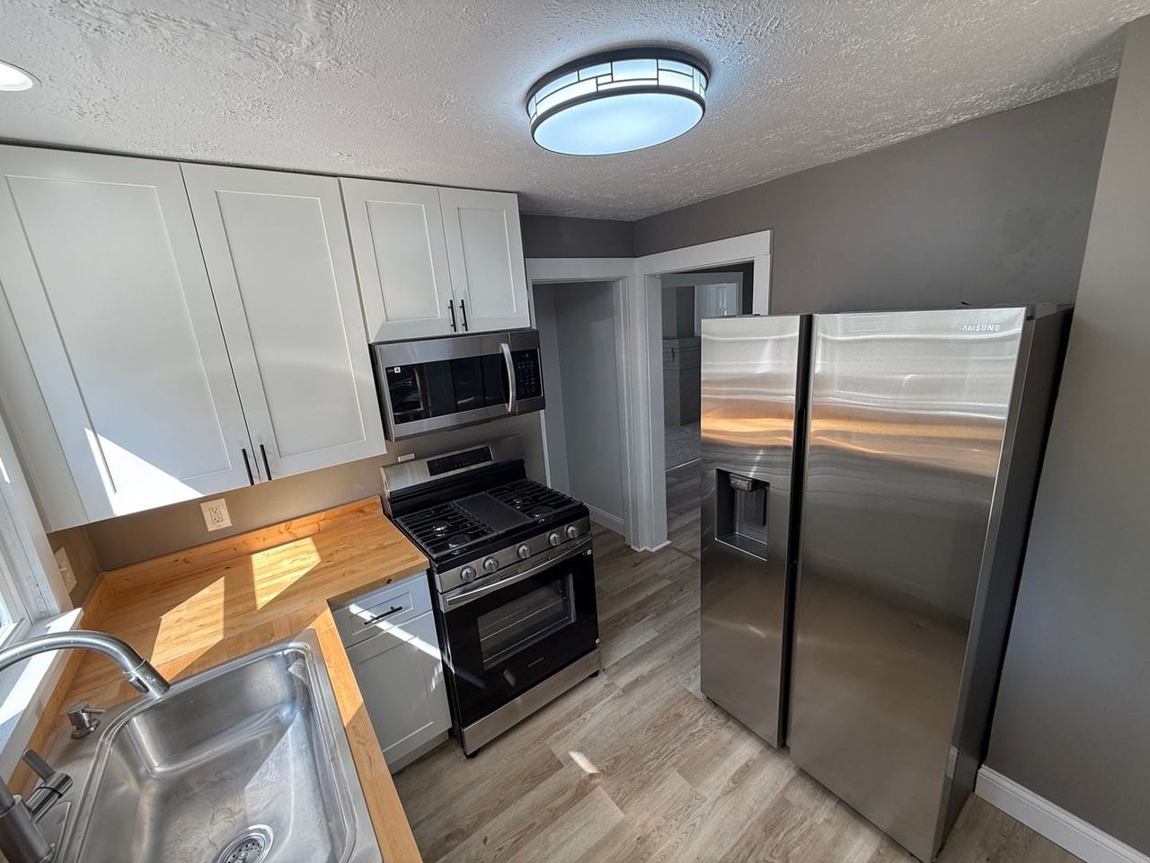 1181 Pondview Ave - Photo 6 of 18