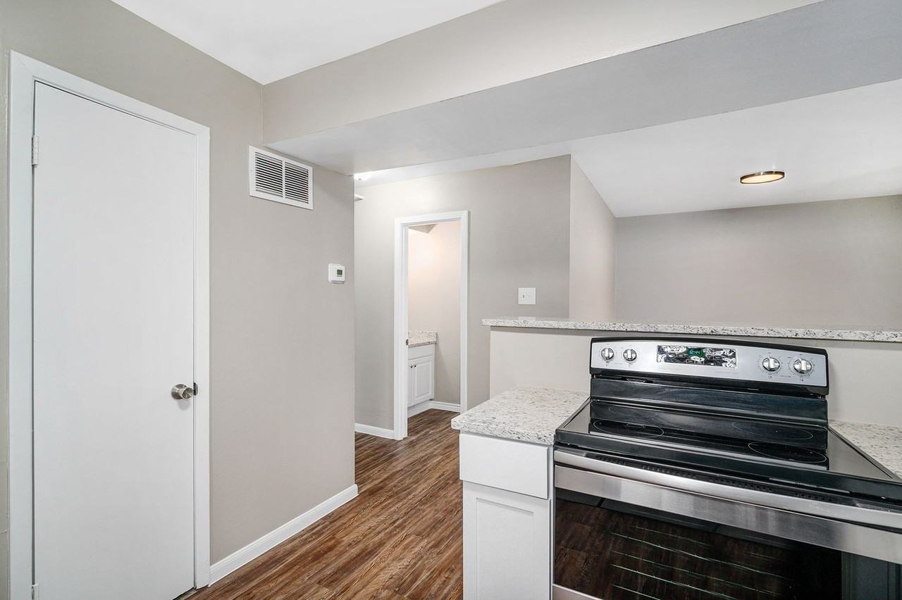 1303 S 2nd St #4 - Photo 2 of 10