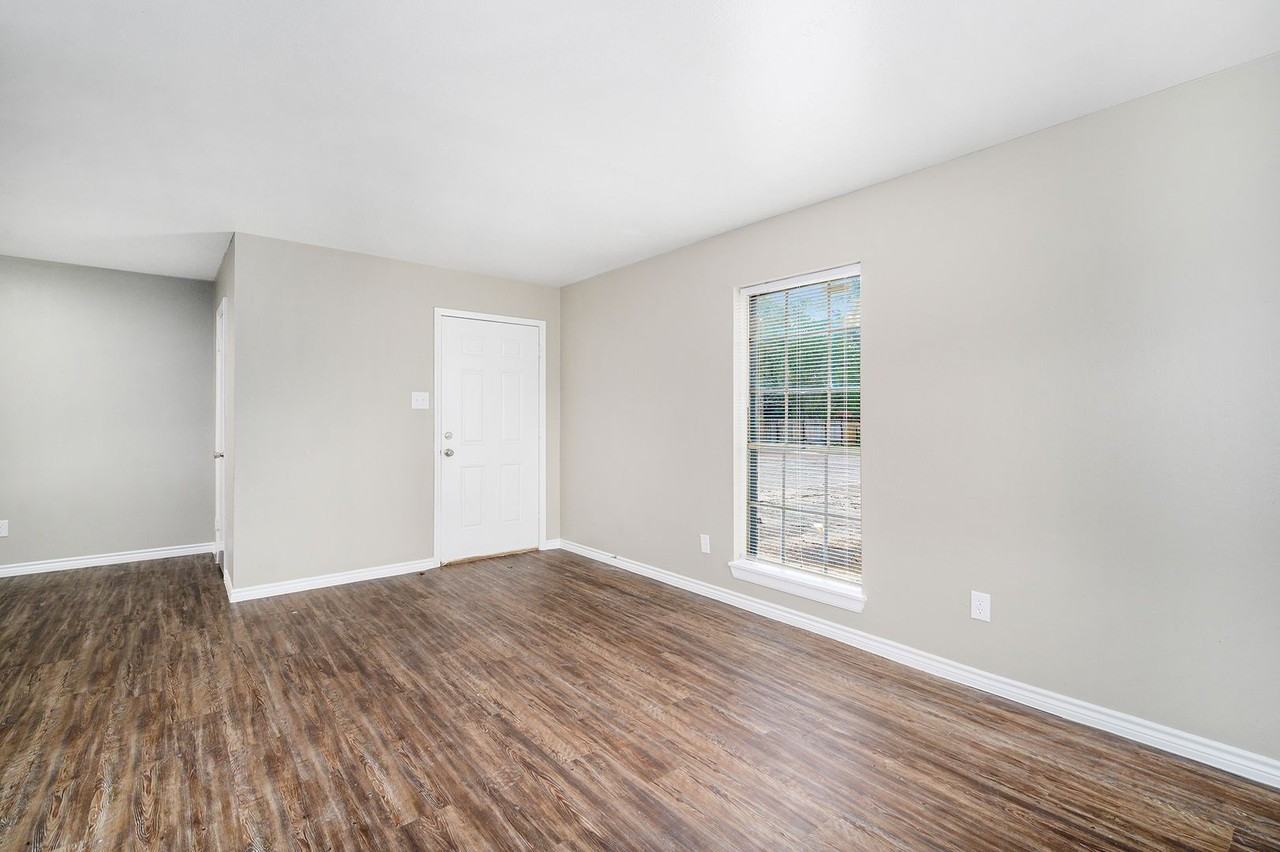 1303 S 2nd St #4 - Photo 4 of 10