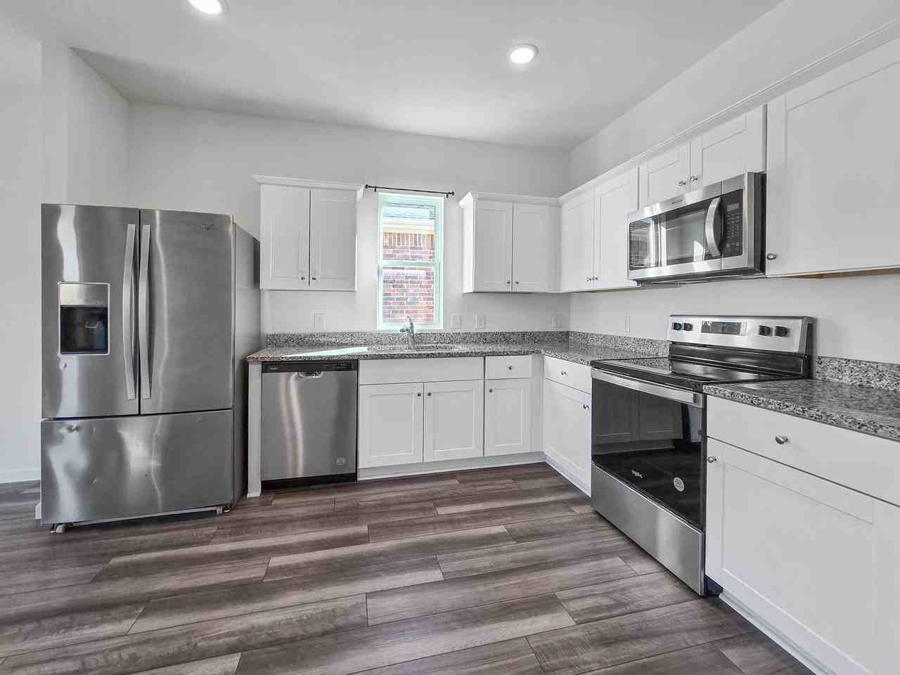 10317 Burnfoot Ln - Photo 3 of 17