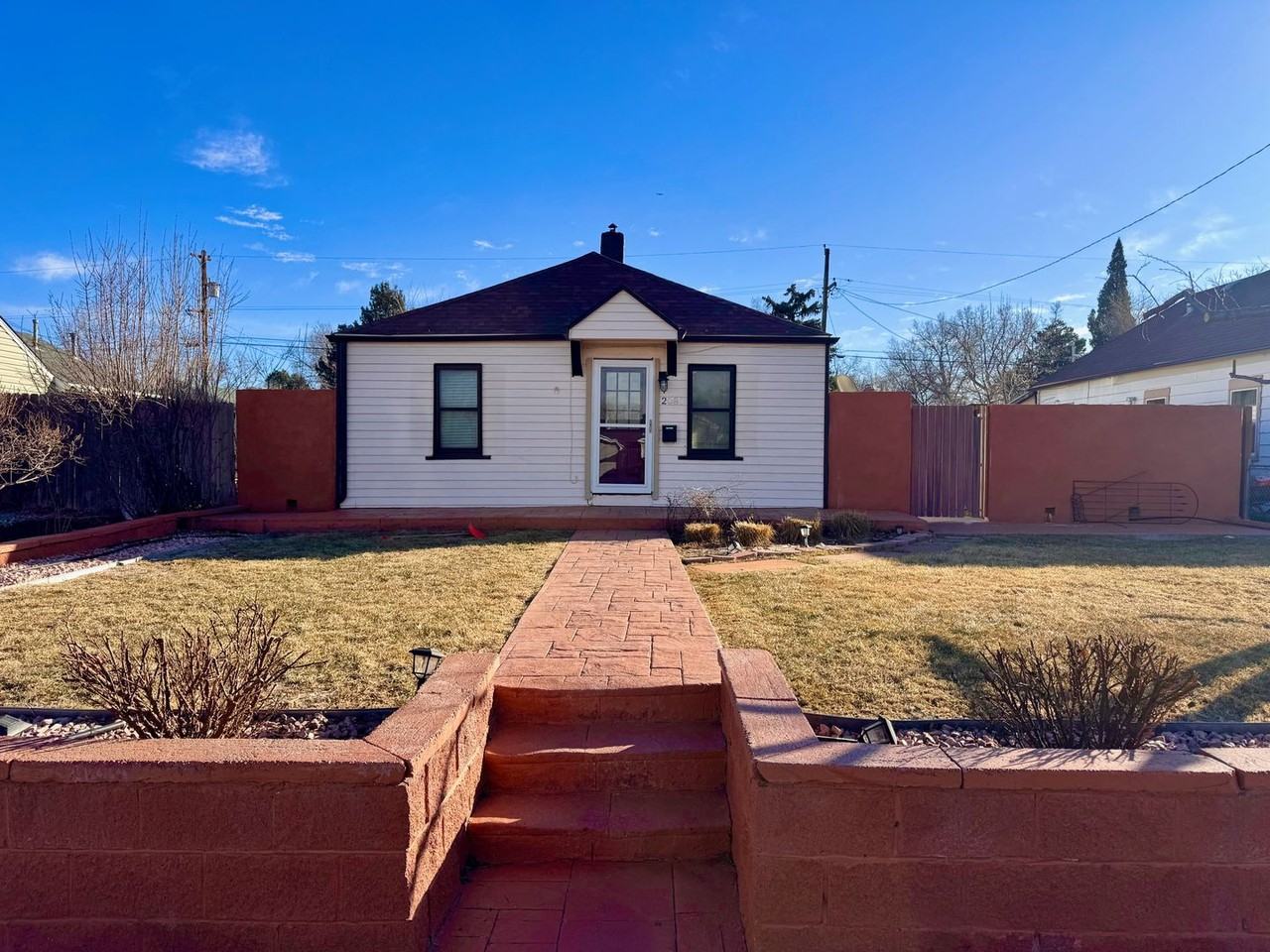 2080 Elmira St - Photo 2 of 33