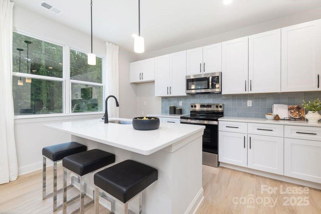 6323 Carver Blvd - Photo 3 of 14