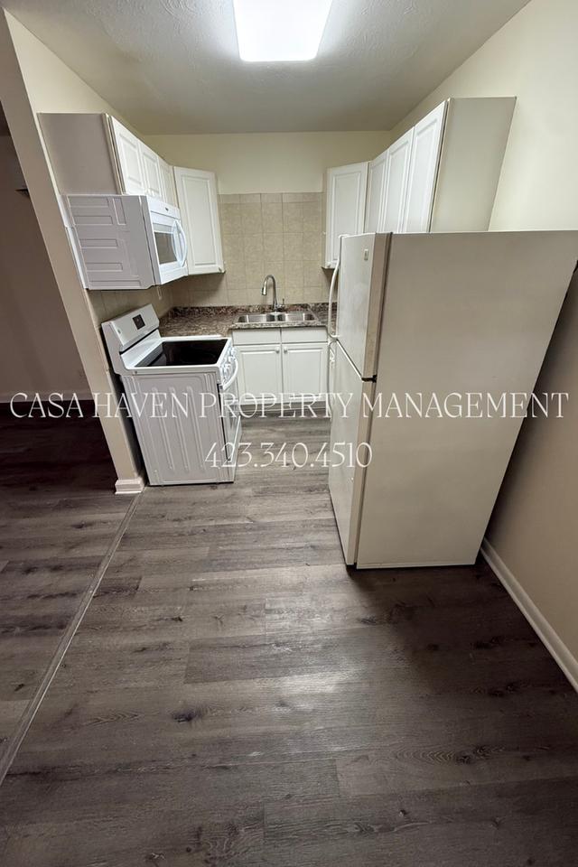 189 Cedar Point Rd #4 - Photo 4 of 8