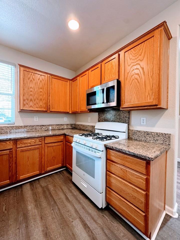 2448 Boxwood St - Photo 5 of 23