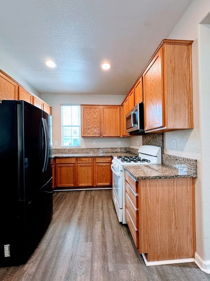 2448 Boxwood St - Photo 6 of 23