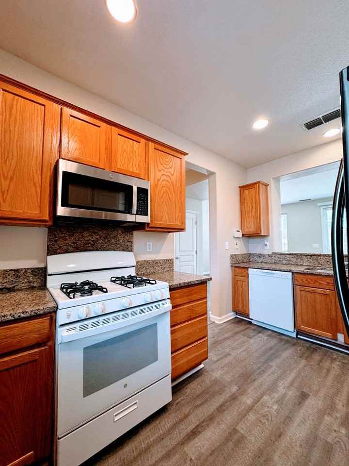 2448 Boxwood St - Photo 7 of 23