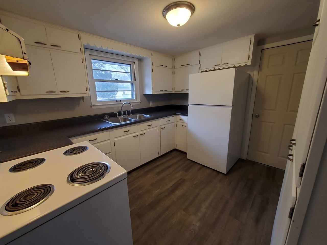 2316 11th St - Photo 4 of 11