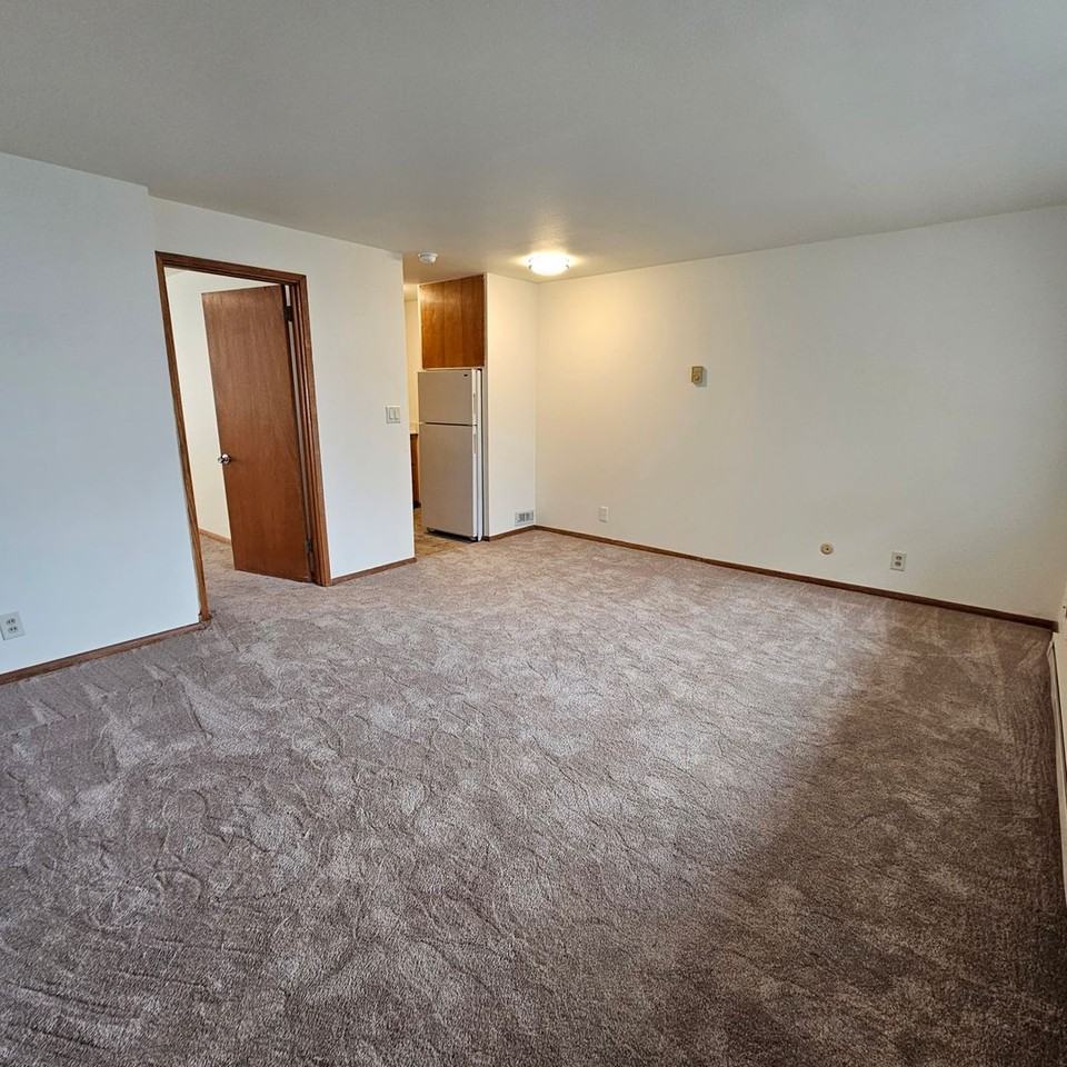 Edgewater Apartments - Photo 2 of 19