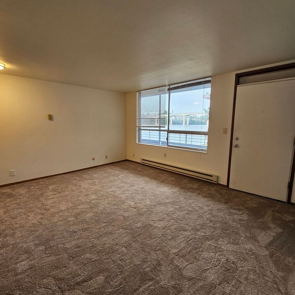 Edgewater Apartments - Photo 6 of 19