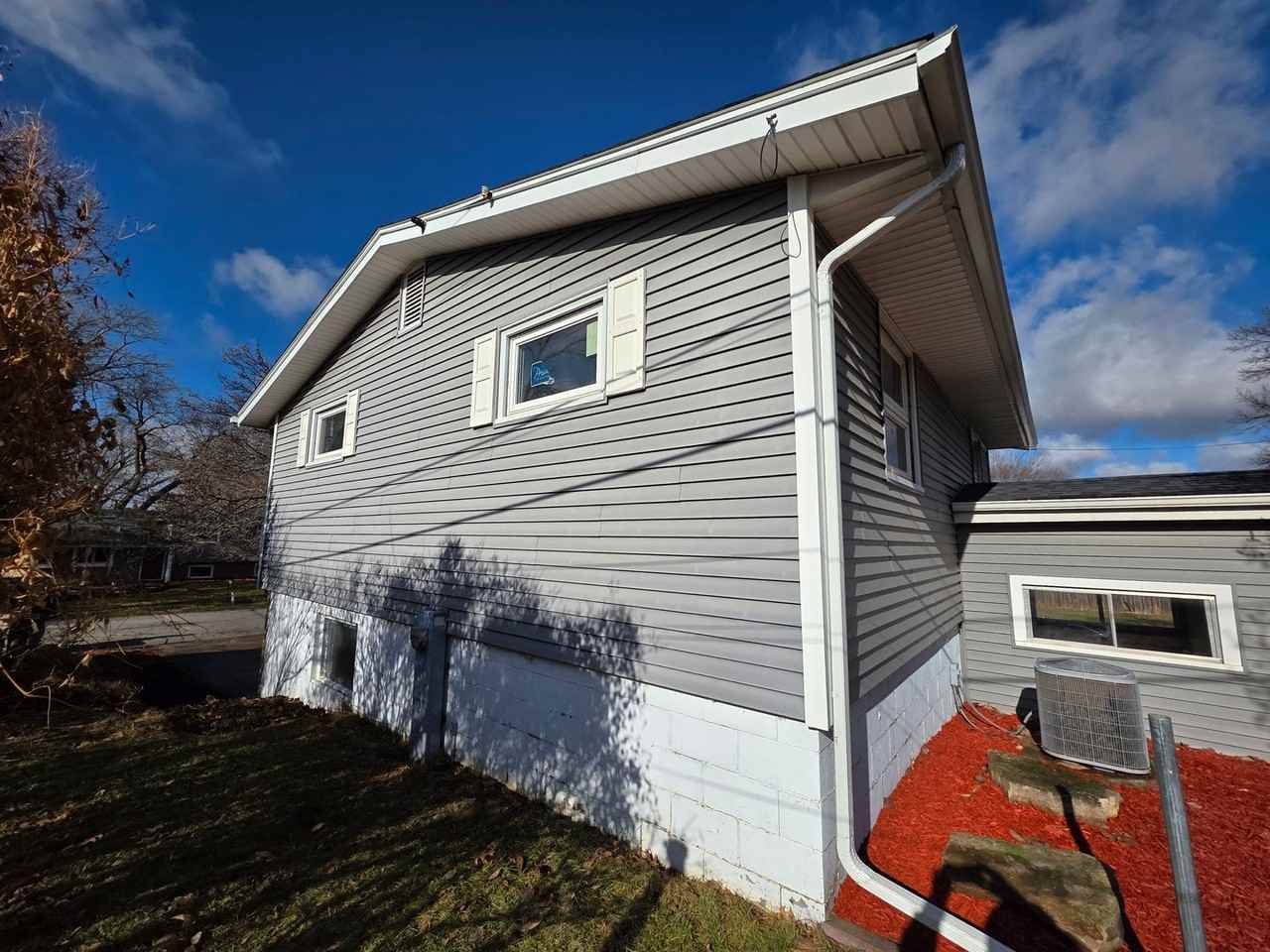 1519 Parklane Dr - Photo 4 of 23