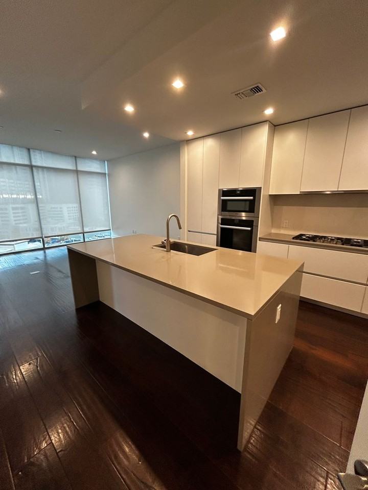 501 West Ave #1003 - Photo 7 of 23