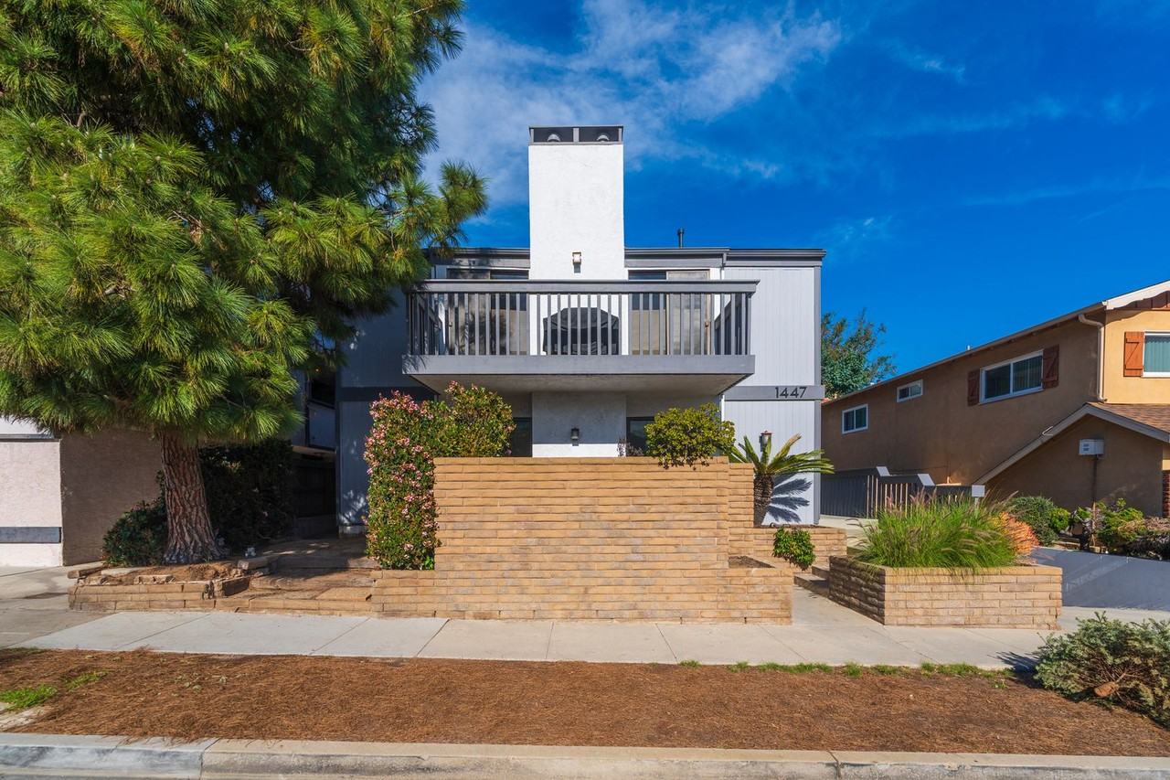 1447 Manhattan Beach Blvd - Photo 2 of 37