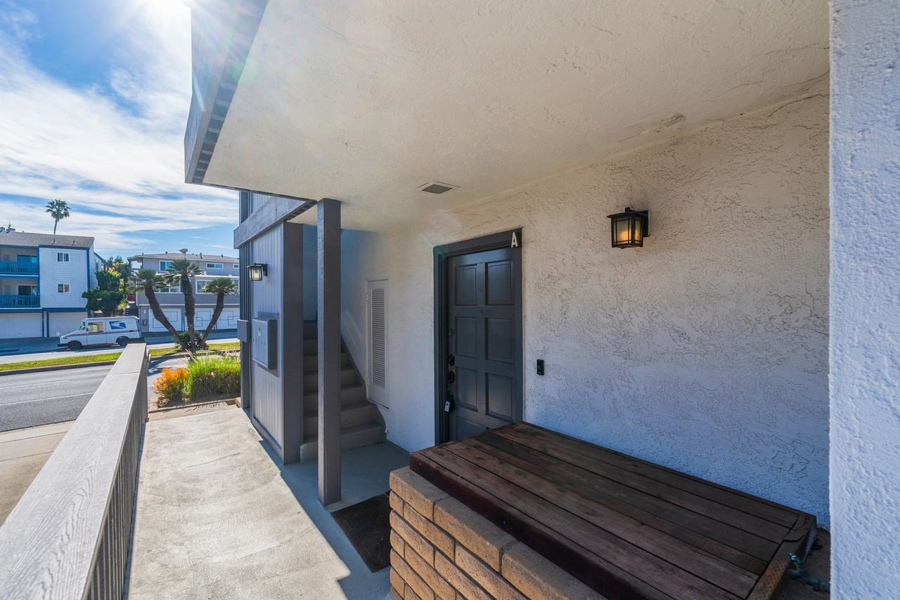 1447 Manhattan Beach Blvd - Photo 3 of 37