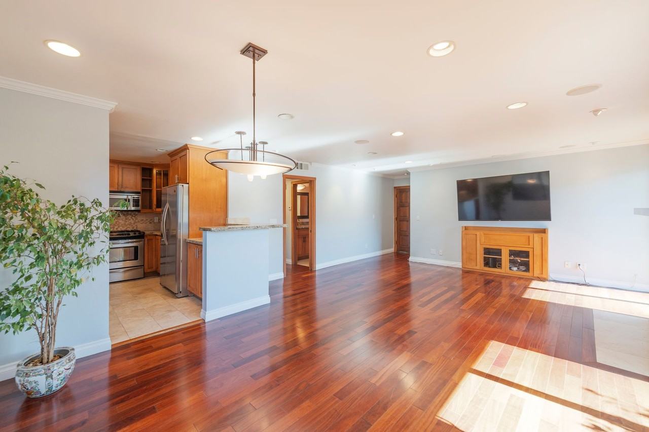 1447 Manhattan Beach Blvd - Photo 6 of 37