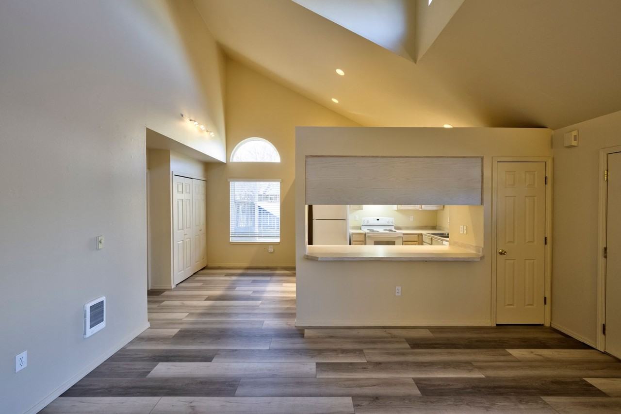 1442 Ne Covington Ln - Photo 3 of 24