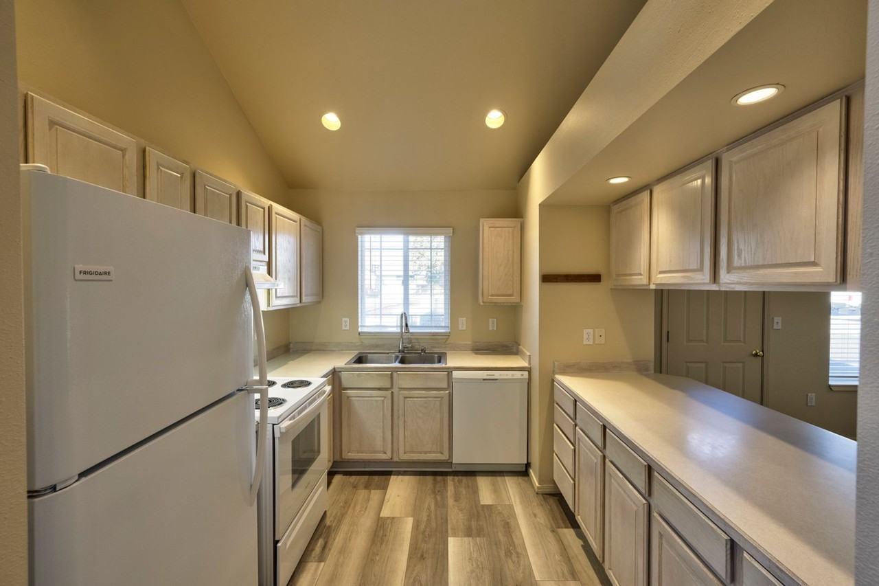 1442 Ne Covington Ln - Photo 4 of 24