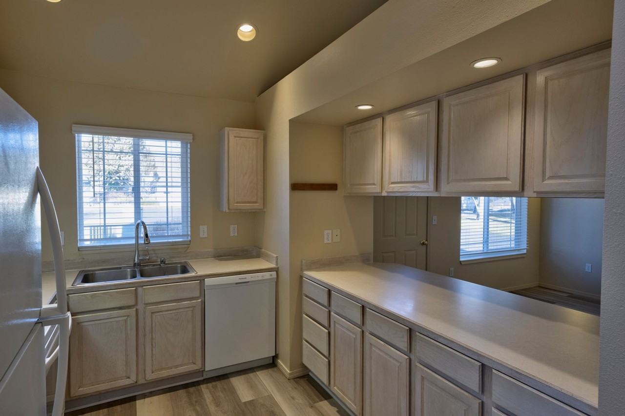 1442 Ne Covington Ln - Photo 5 of 24