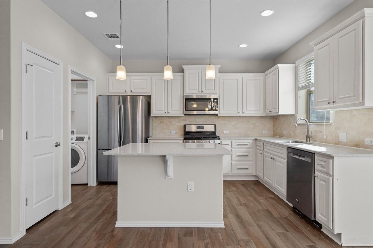 9416 Hunter Ln - Photo 2 of 36