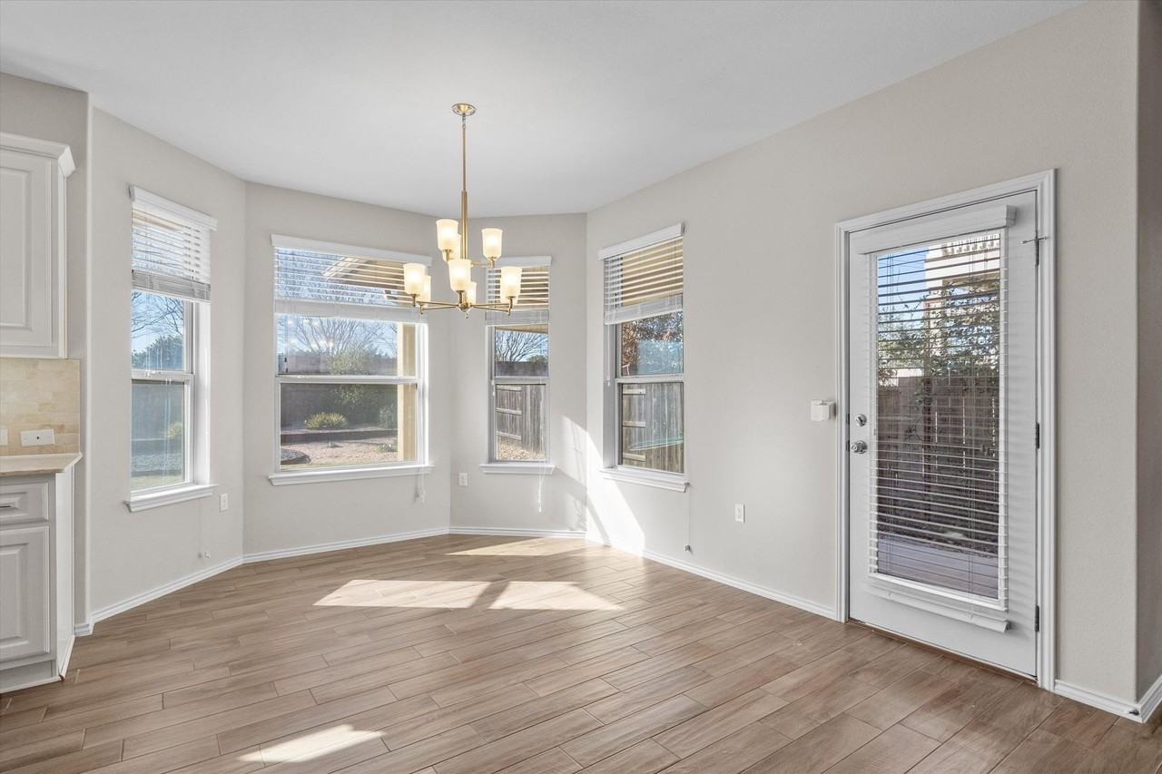 9416 Hunter Ln - Photo 3 of 36