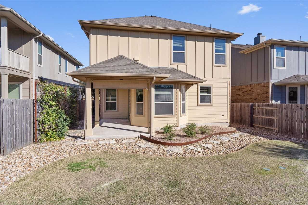 9416 Hunter Ln - Photo 7 of 36