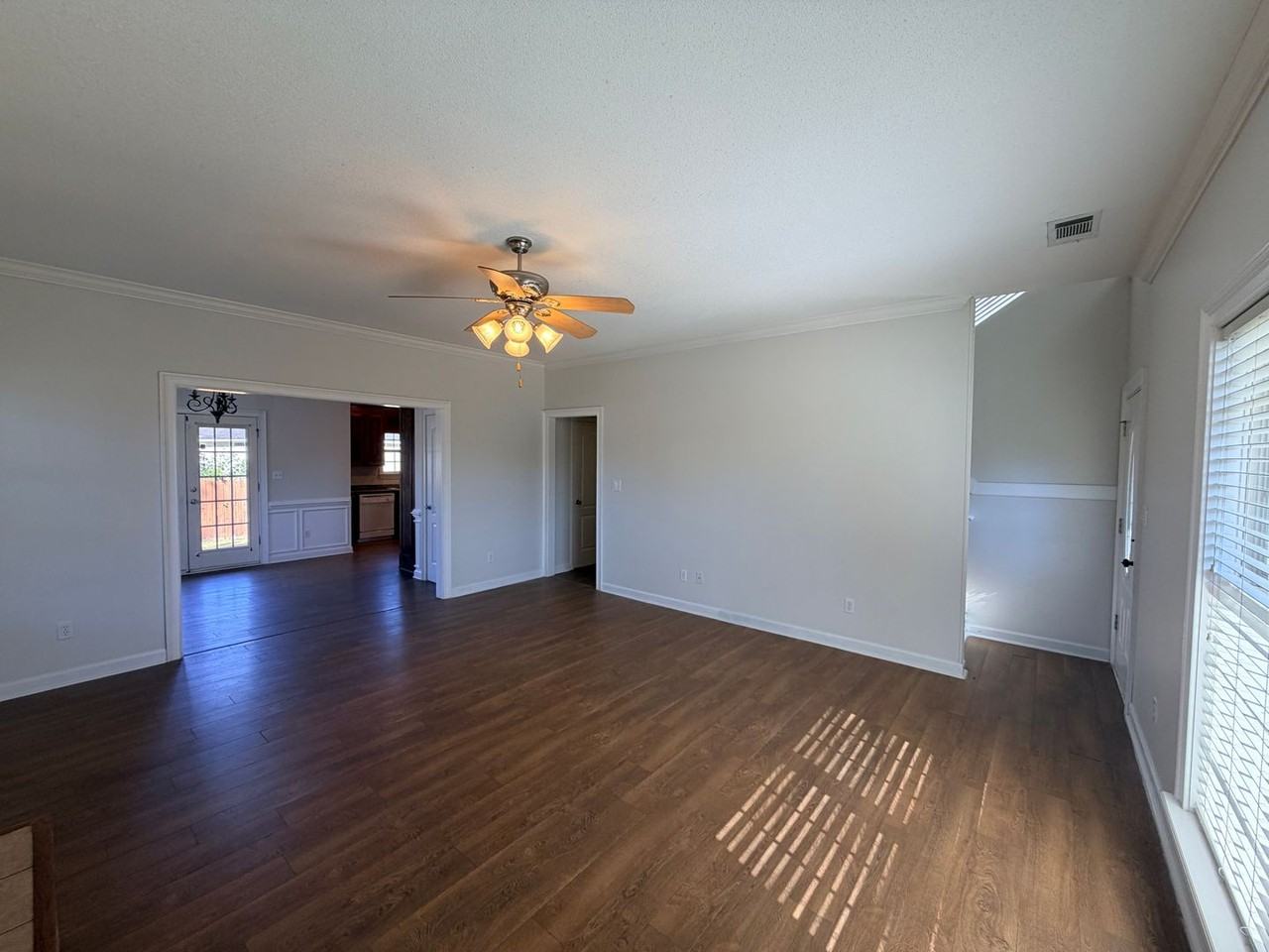 4207 Broughton St - Photo 6 of 50