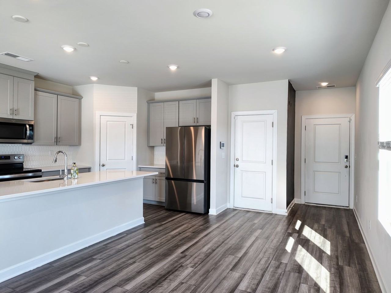 2305 Belterra Dr - Photo 3 of 29