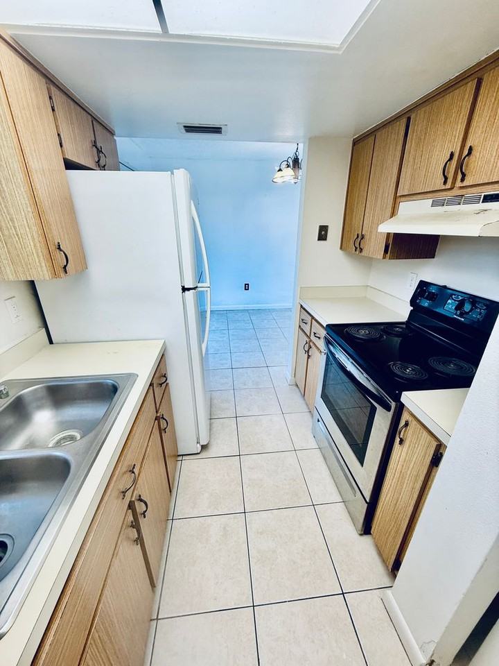 1301 Arlington Ln Ne #106 - Photo 7 of 25