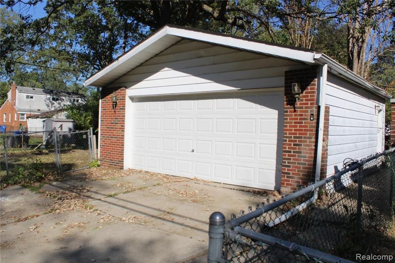 29760 Birchwood St - Photo 2 of 12
