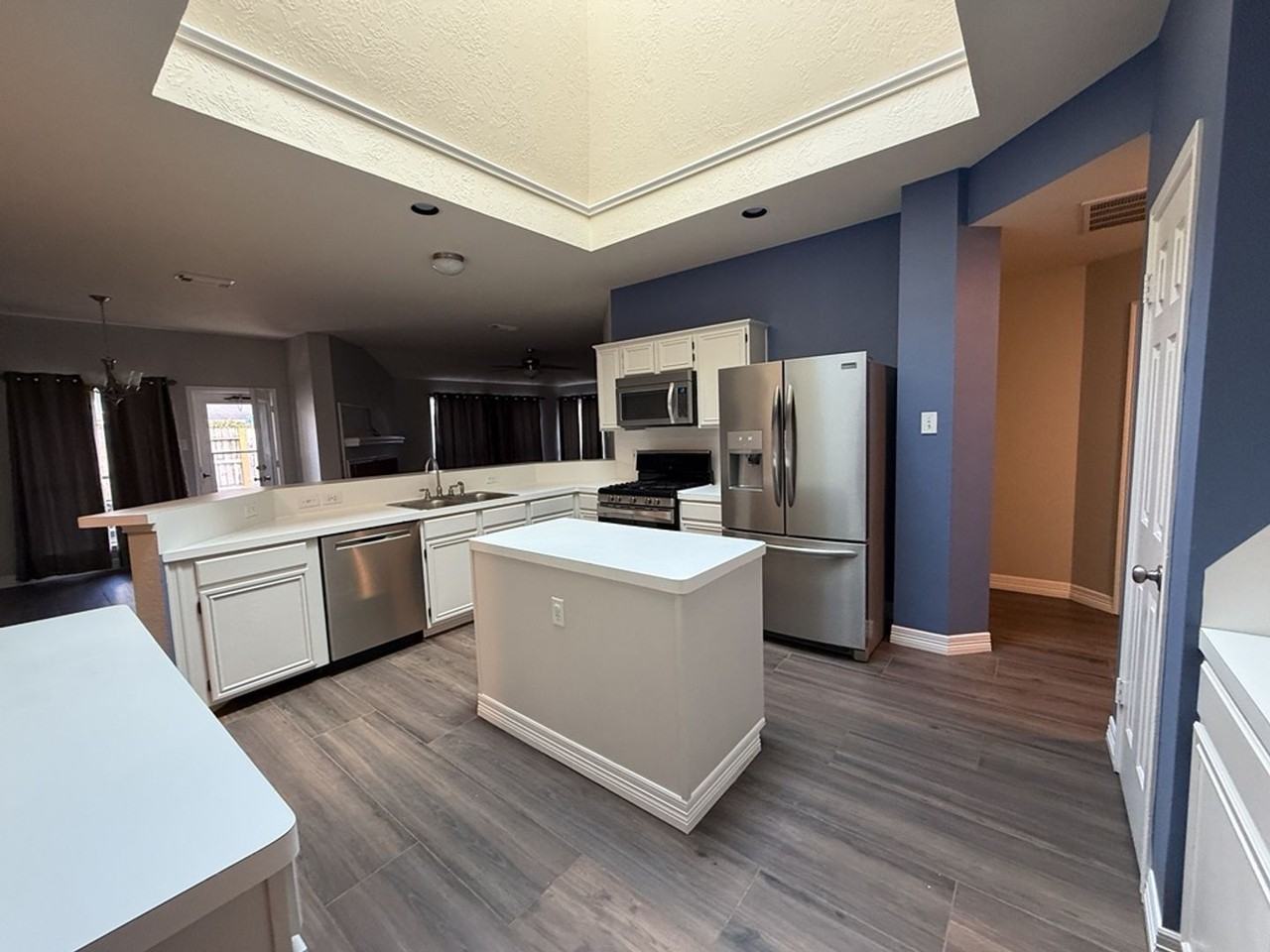 15414 Hillside Park Way - Photo 4 of 23