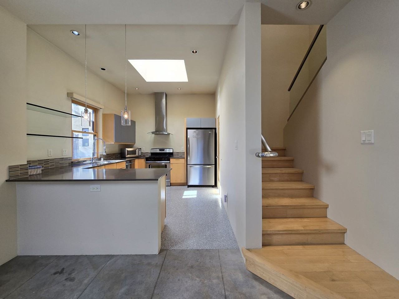 927 Alto St #B - Photo 5 of 39